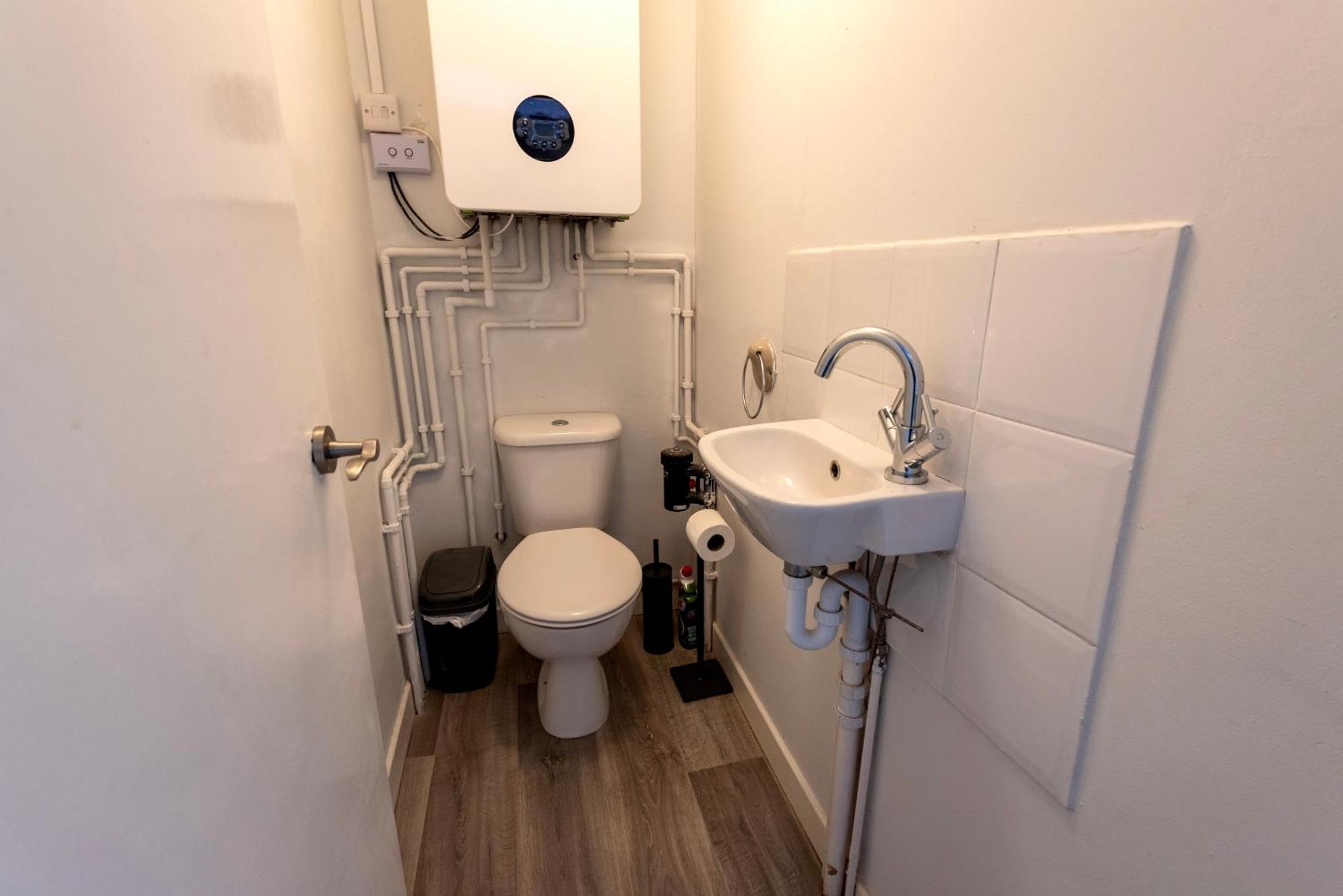 Single Room In Brand New 5 Bedroom Home BW Room 2 Solihull Extérieur photo