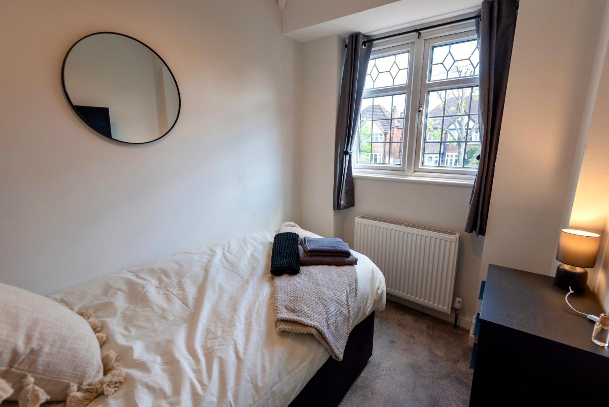 Single Room In Brand New 5 Bedroom Home BW Room 2 Solihull Extérieur photo